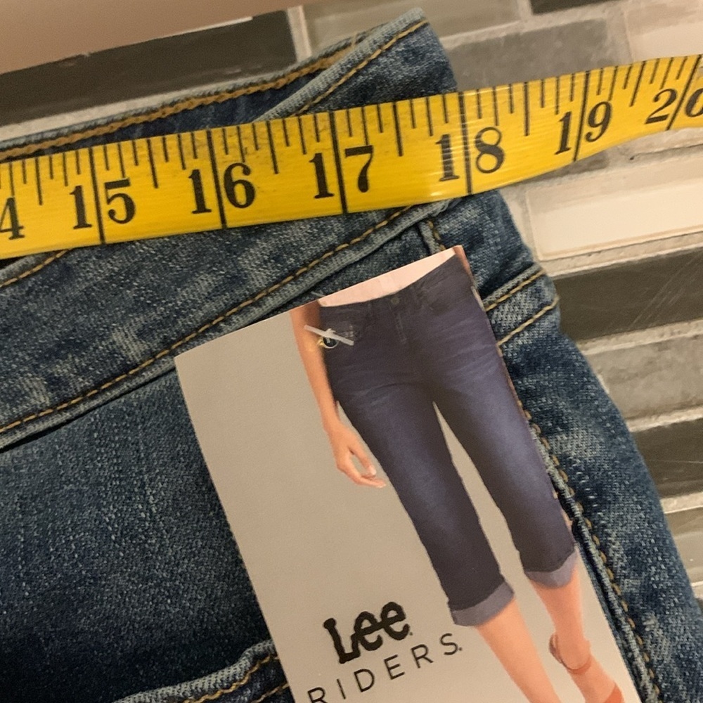 RIDERS BY LEE 16M Midrise Denim Capri - Picture 10 of 12